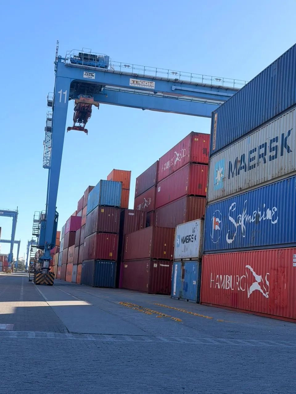 Yard crane moving containers